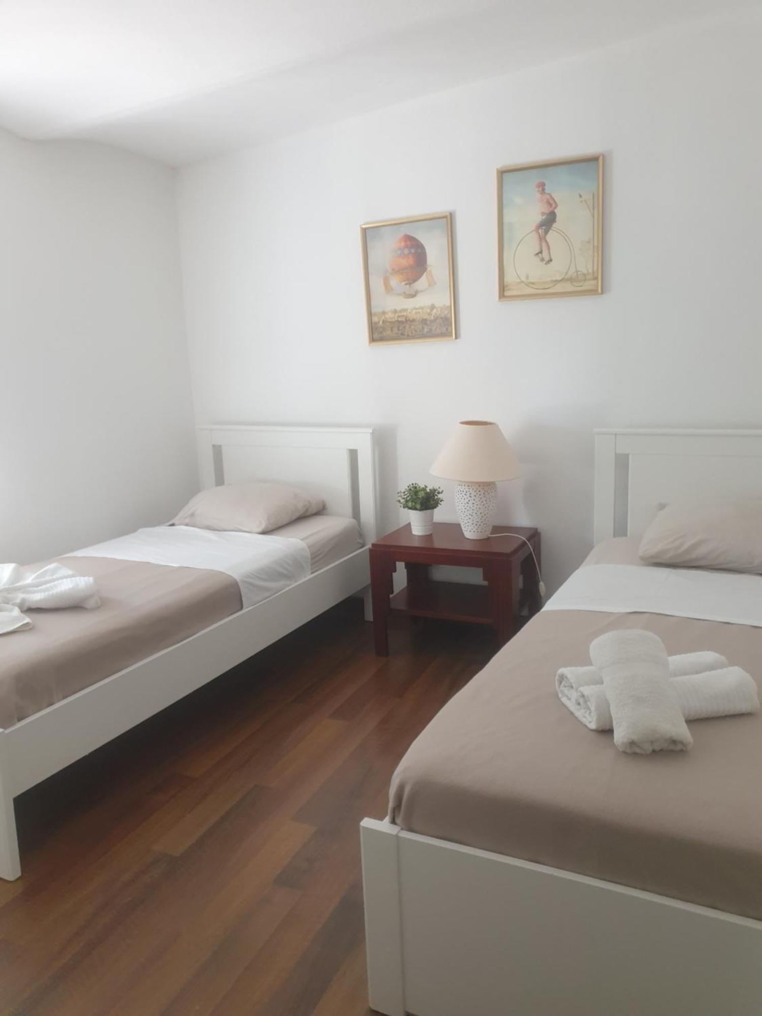 La Robine Apartment Narbonne Exterior photo